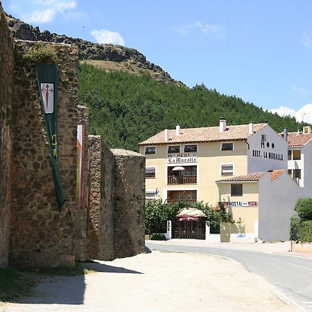 Hostal Restaurante La Muralla Canete  Exterior foto