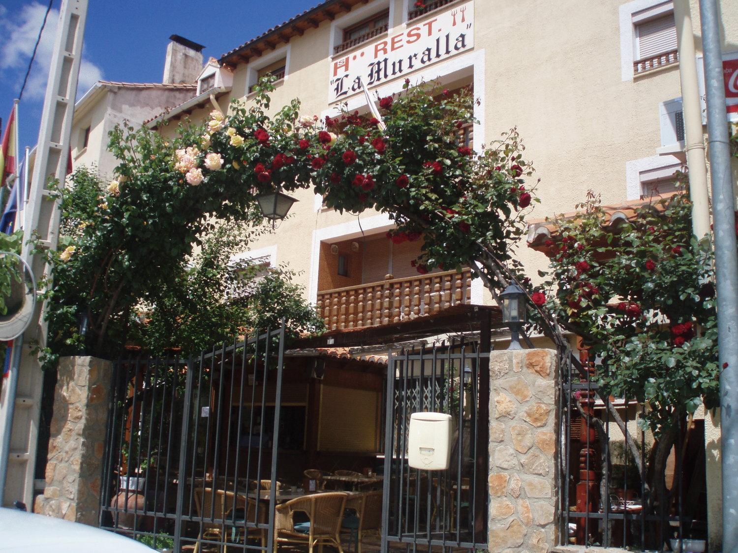 Hostal Restaurante La Muralla Canete  Exterior foto