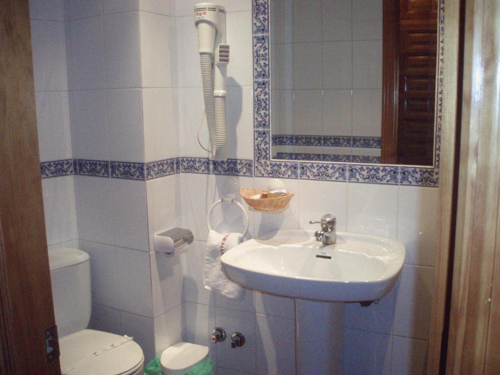 Hostal Restaurante La Muralla Canete  Zimmer foto